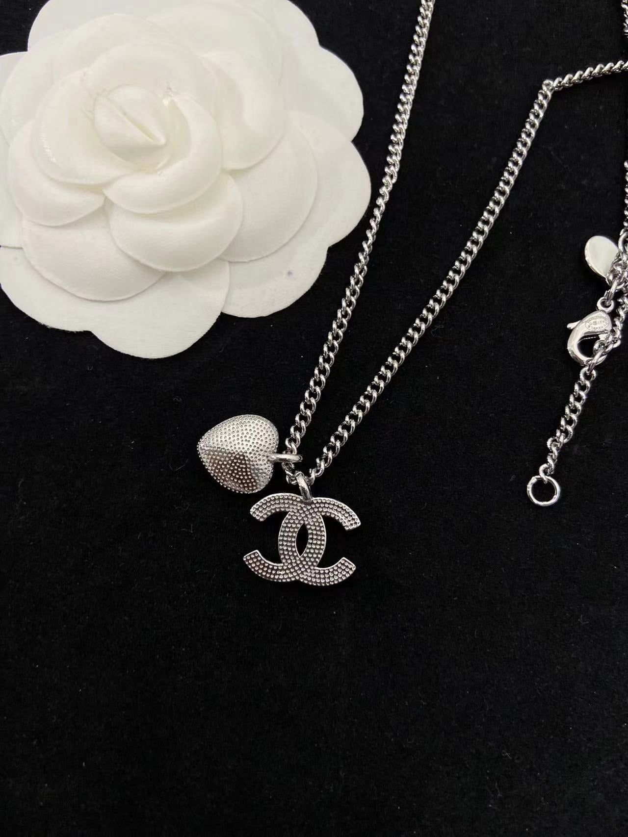 CHANE1 CC ピンク ハート ネックレス【 50％割引+送料無料】