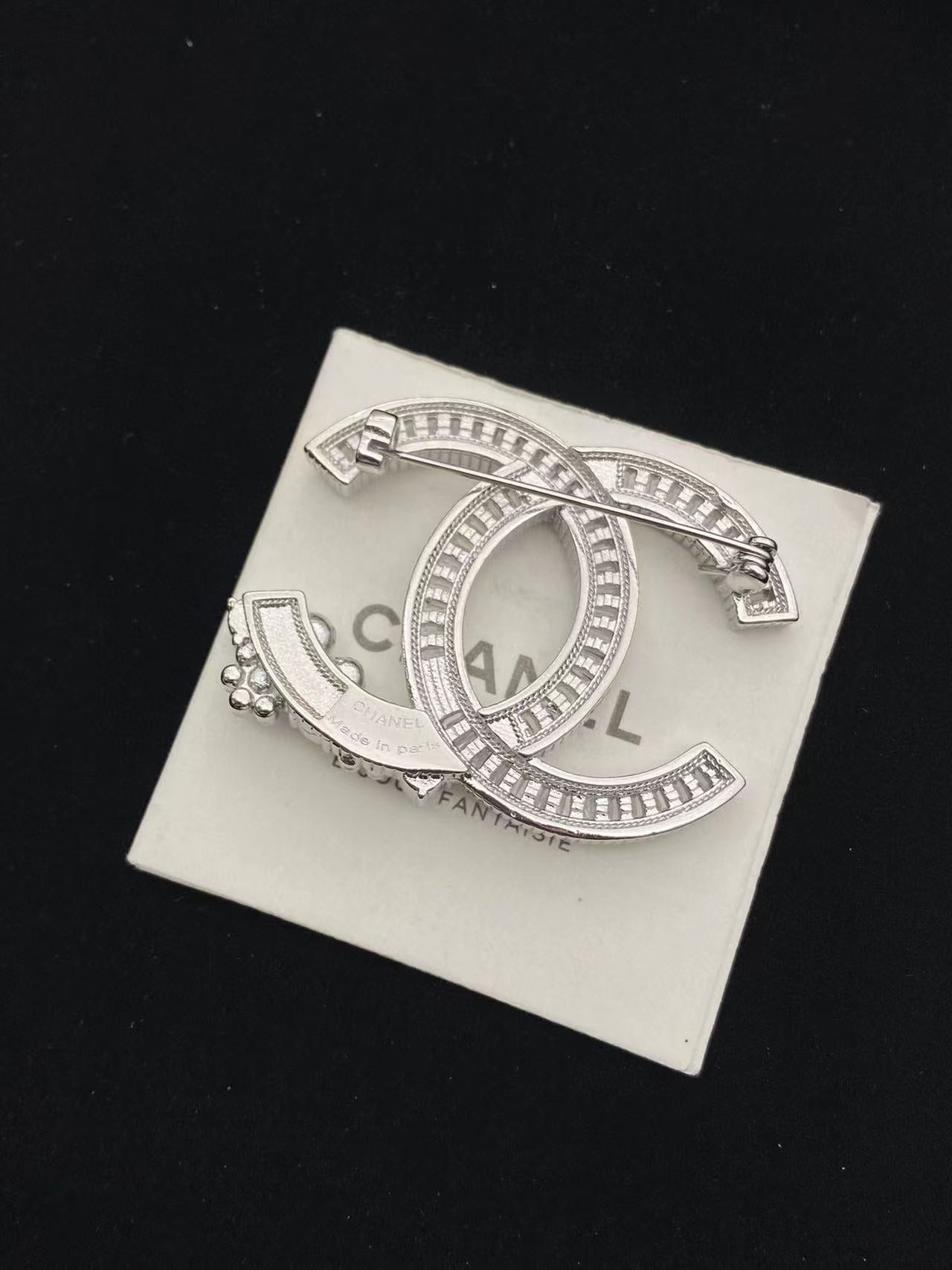 CHANE1 スクエア ダイヤモンド パール ブローチ【 50％割引+送料無料】