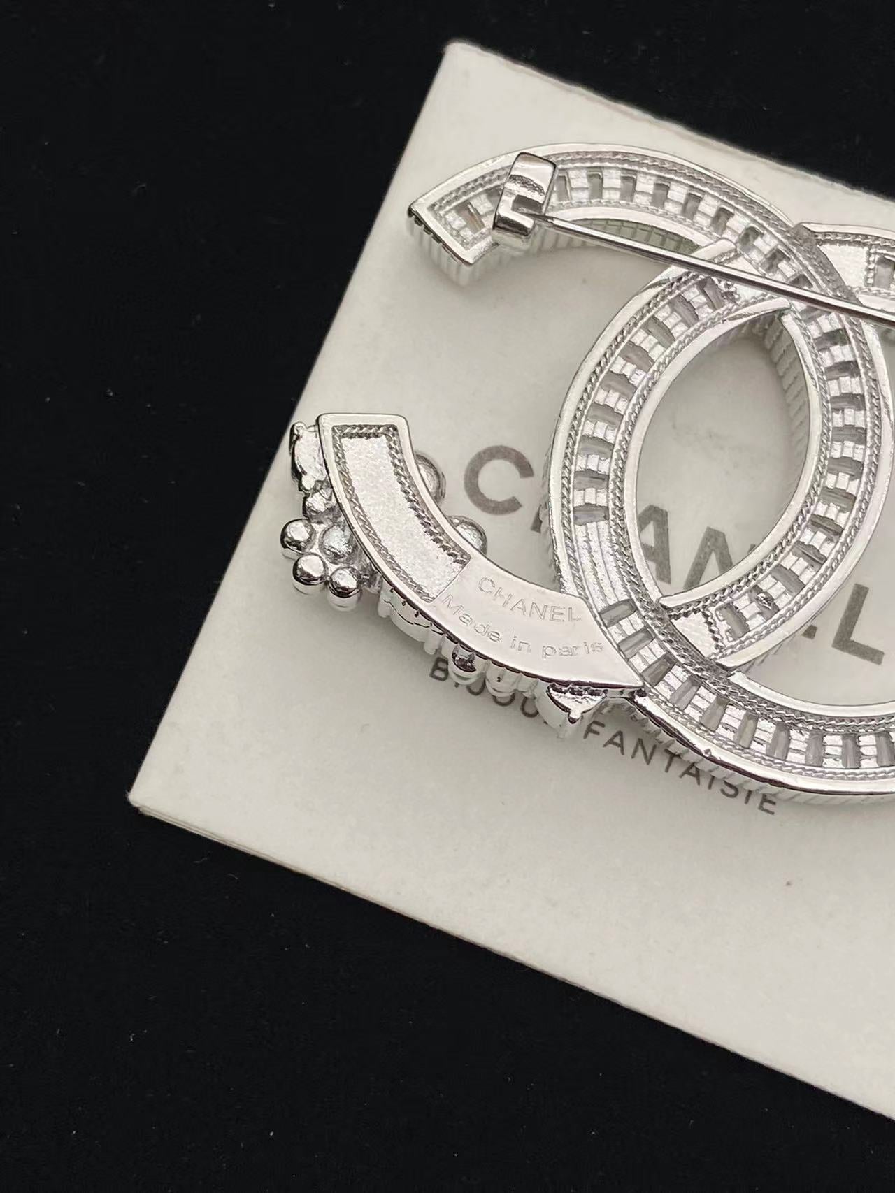 CHANE1 スクエア ダイヤモンド パール ブローチ【 50％割引+送料無料】