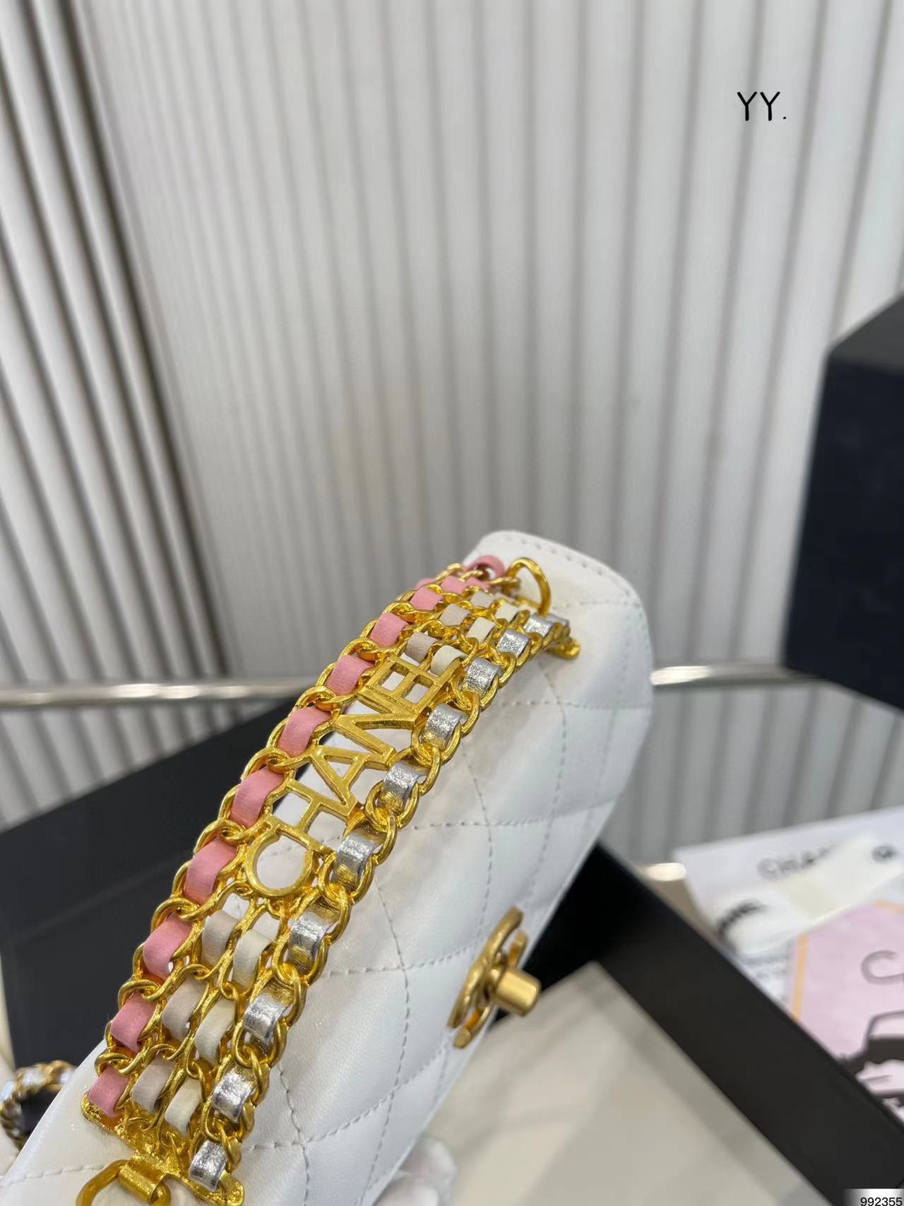 CHANE1 メタルロゴ ポータブル ショルダーバッグ【50％割引+送料無料】