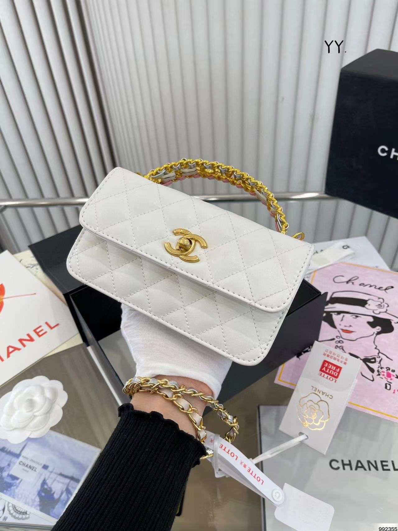 CHANE1 メタルロゴ ポータブル ショルダーバッグ【50％割引+送料無料】