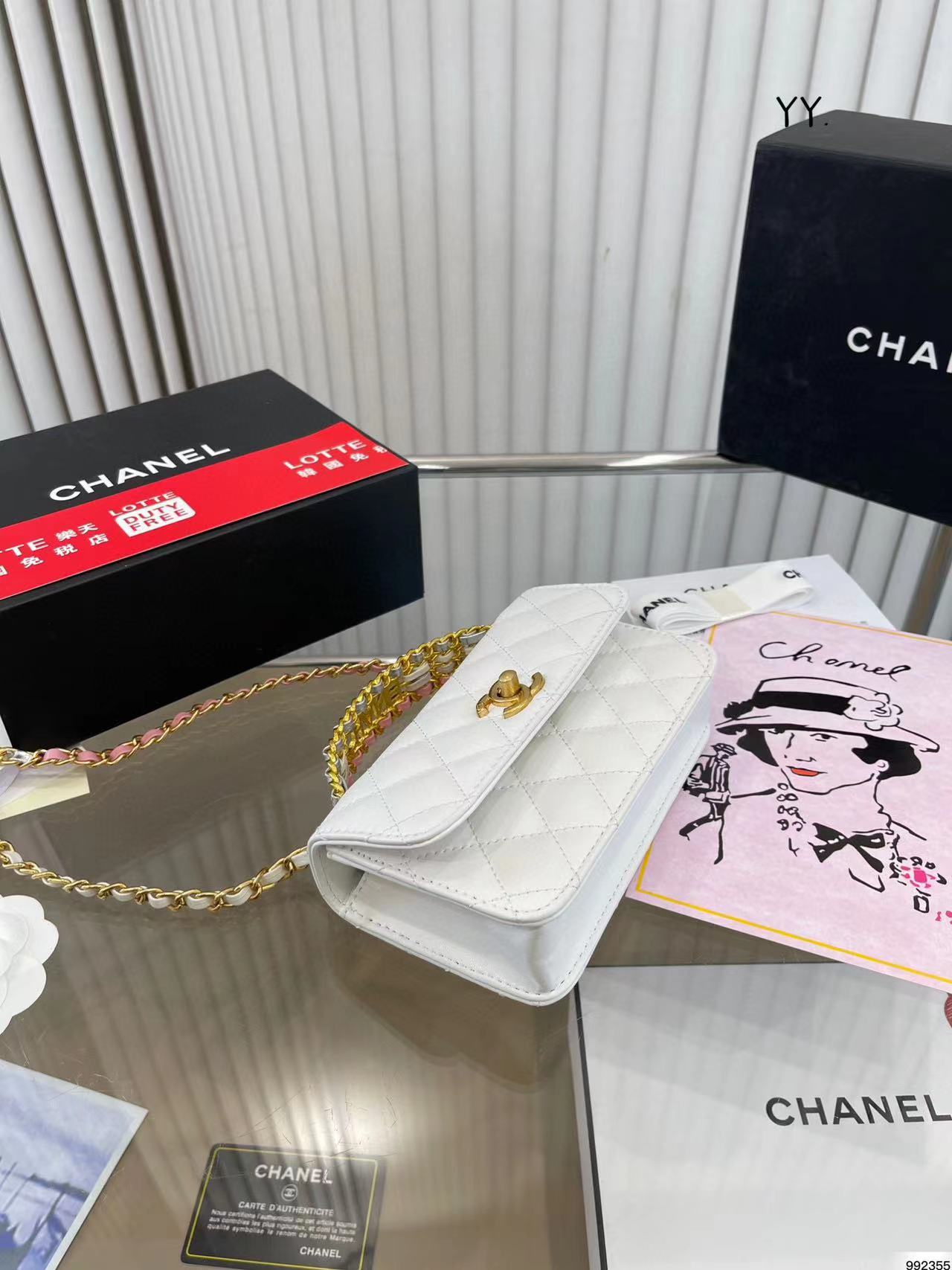 CHANE1 メタルロゴ ポータブル ショルダーバッグ【50％割引+送料無料】