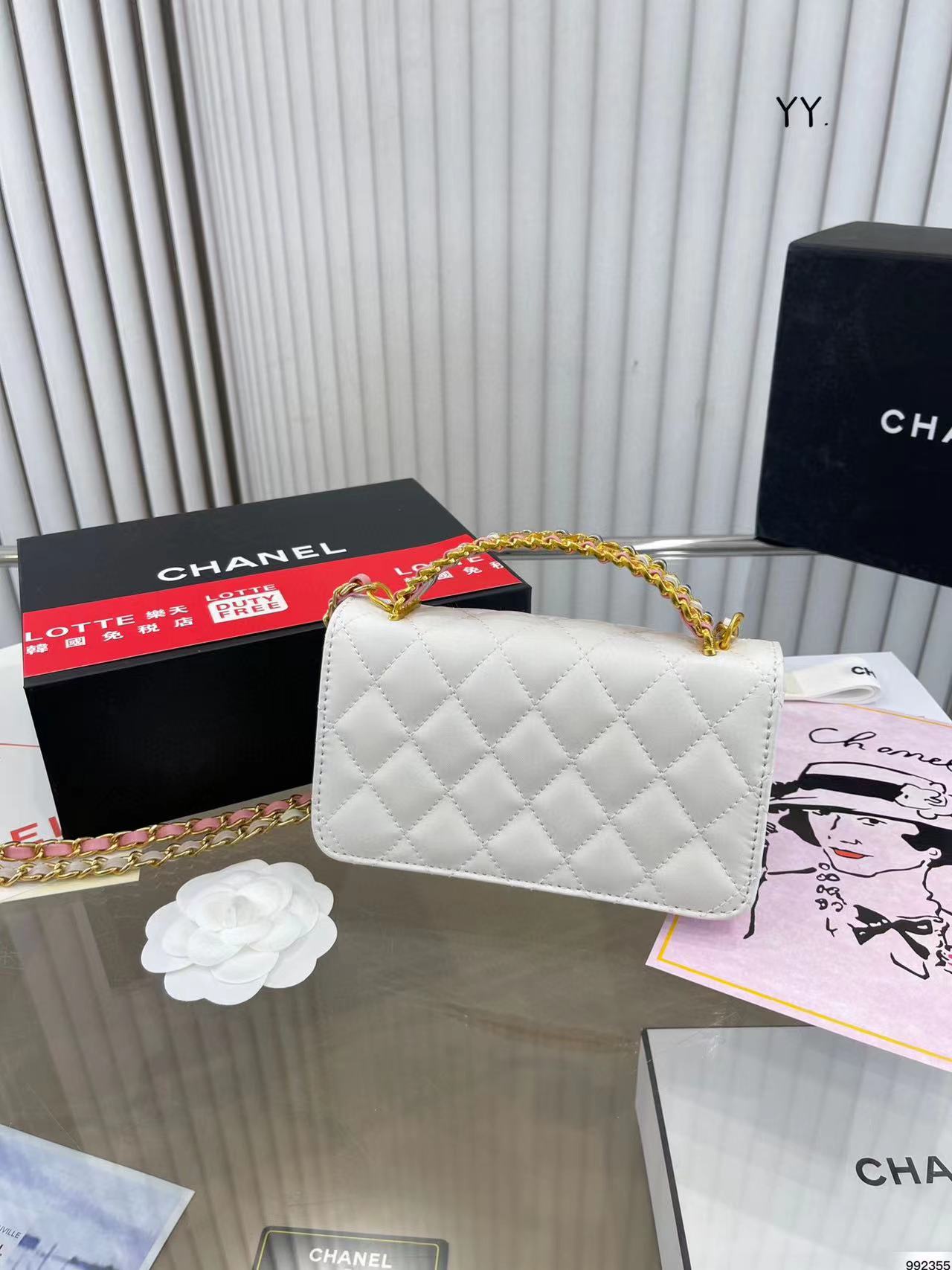 CHANE1 メタルロゴ ポータブル ショルダーバッグ【50％割引+送料無料】