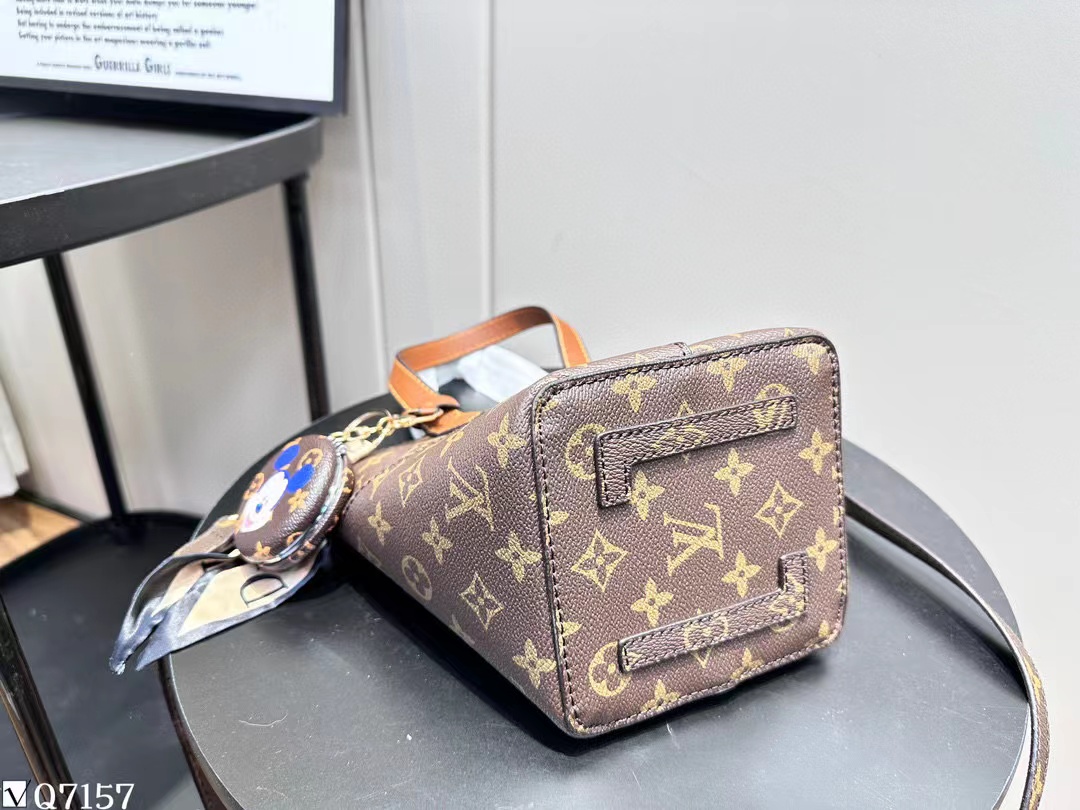 LV老眼バケットバッグ 13×22×19cm【50％割引+送料無料】