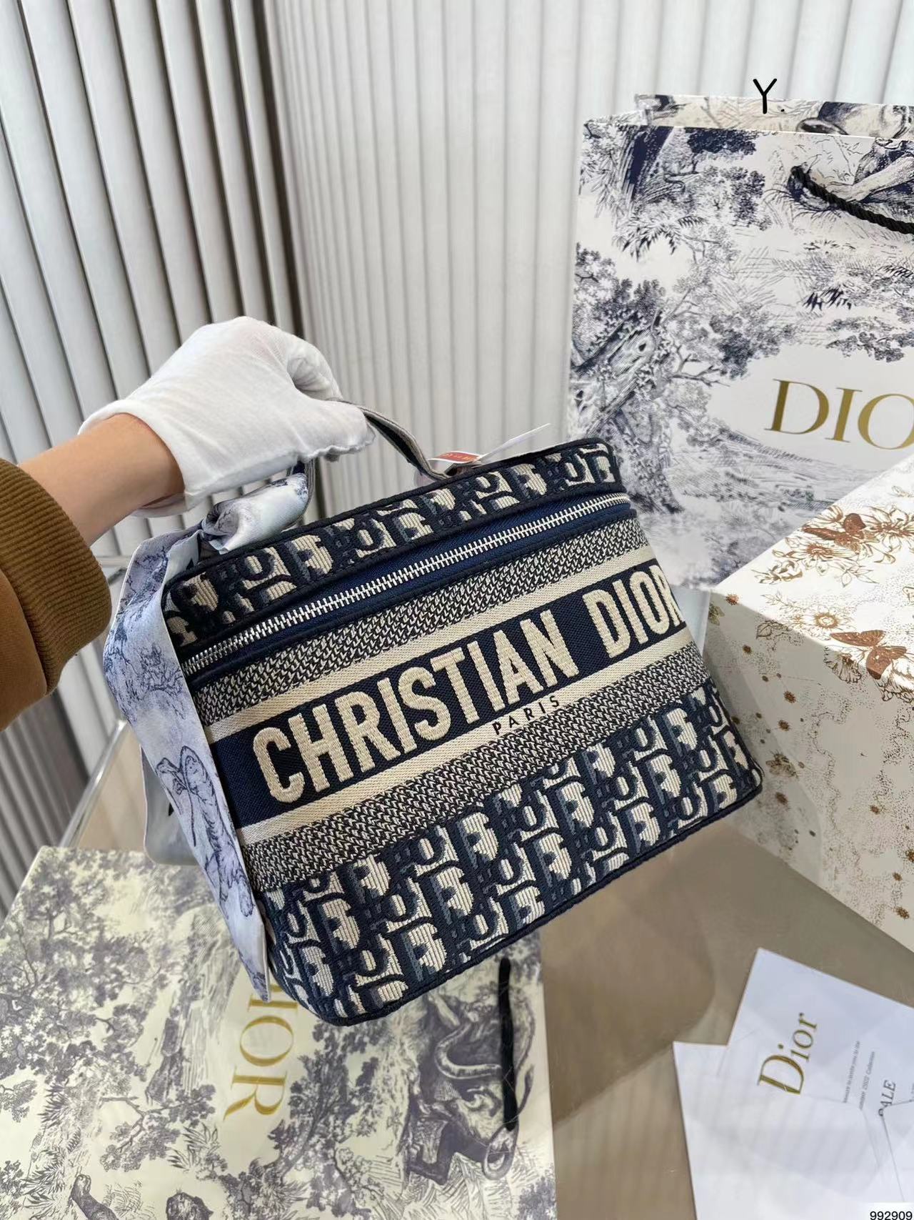 D1OR 高品質収納コスメティックバッグ【50％割引+送料無料】