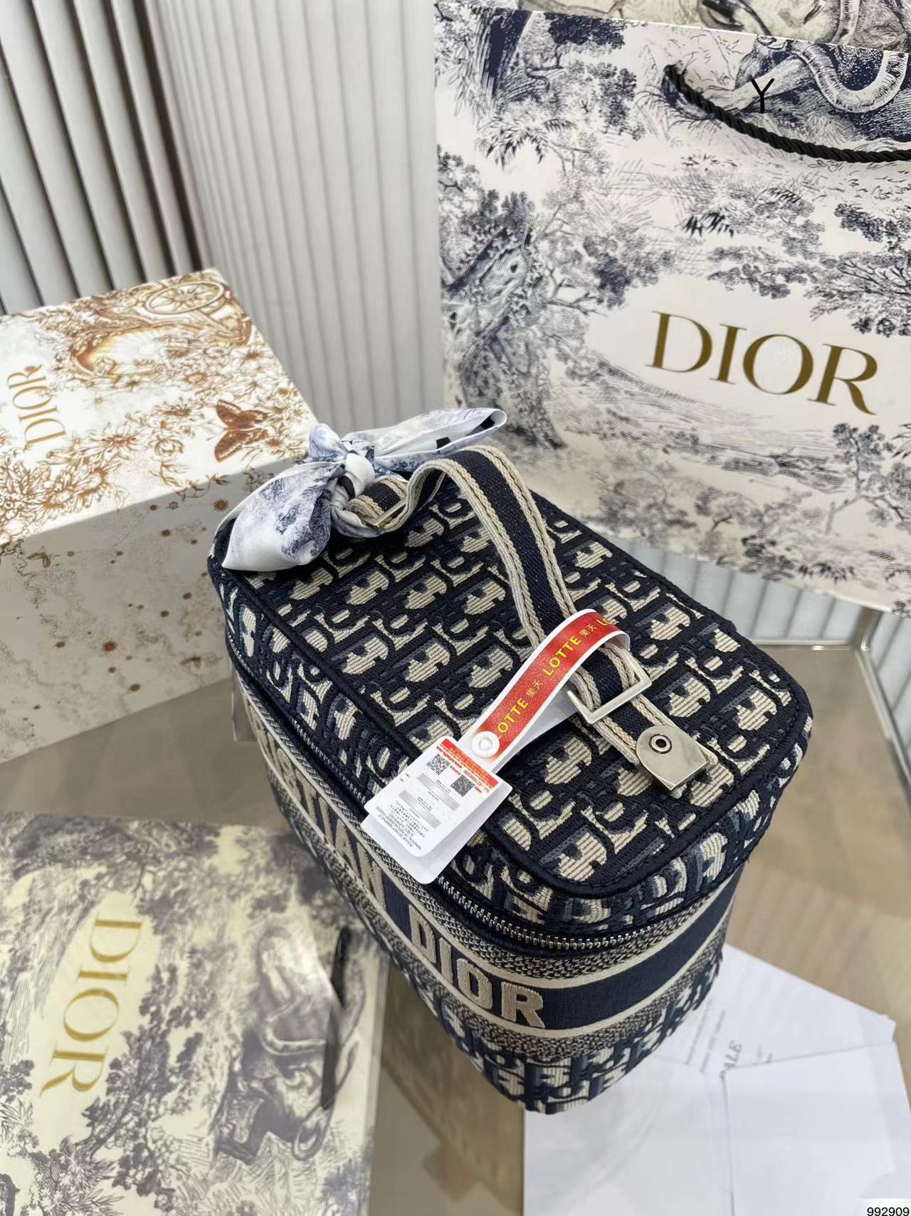 D1OR 高品質収納コスメティックバッグ【50％割引+送料無料】