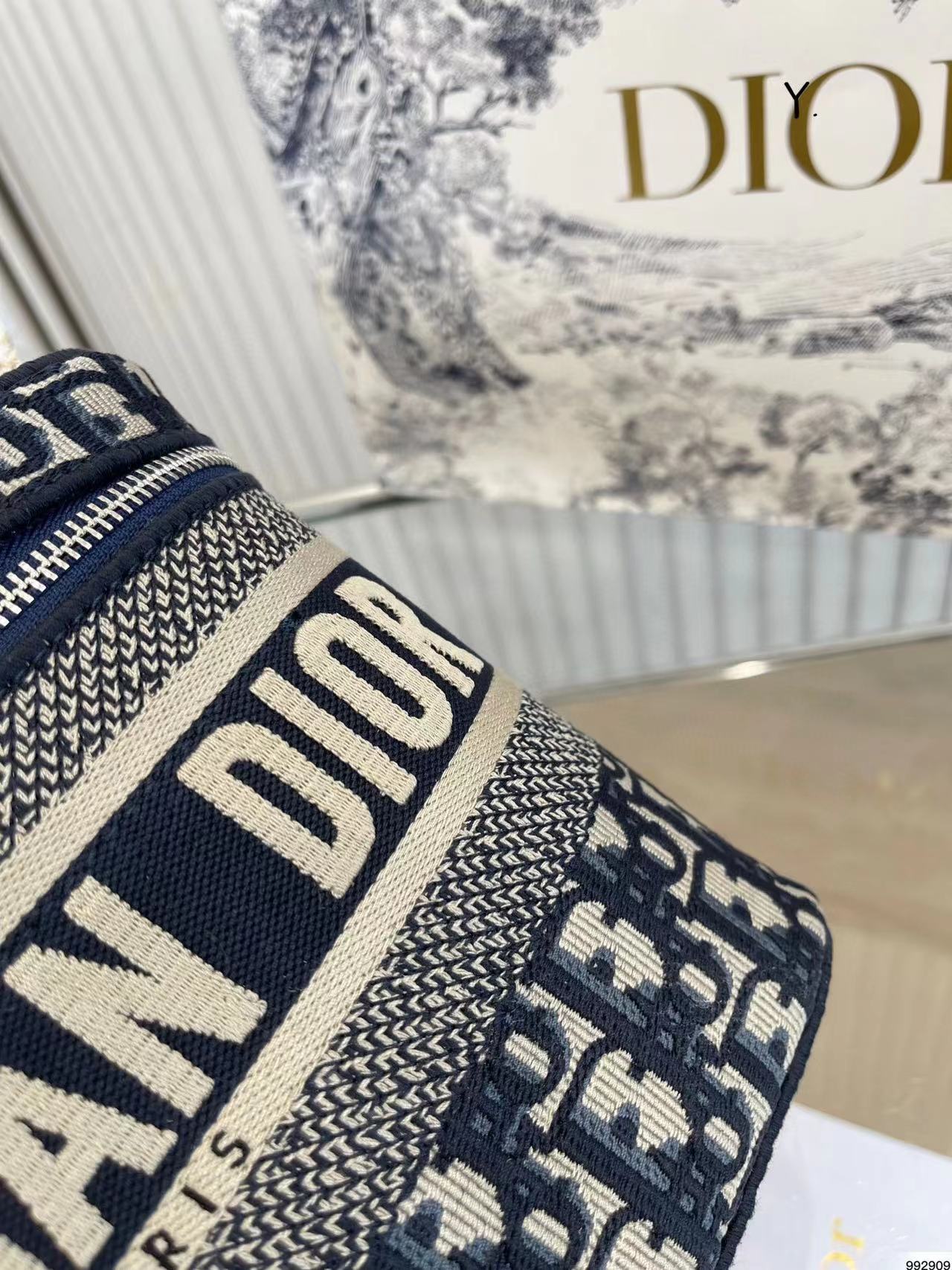 D1OR 高品質収納コスメティックバッグ【50％割引+送料無料】