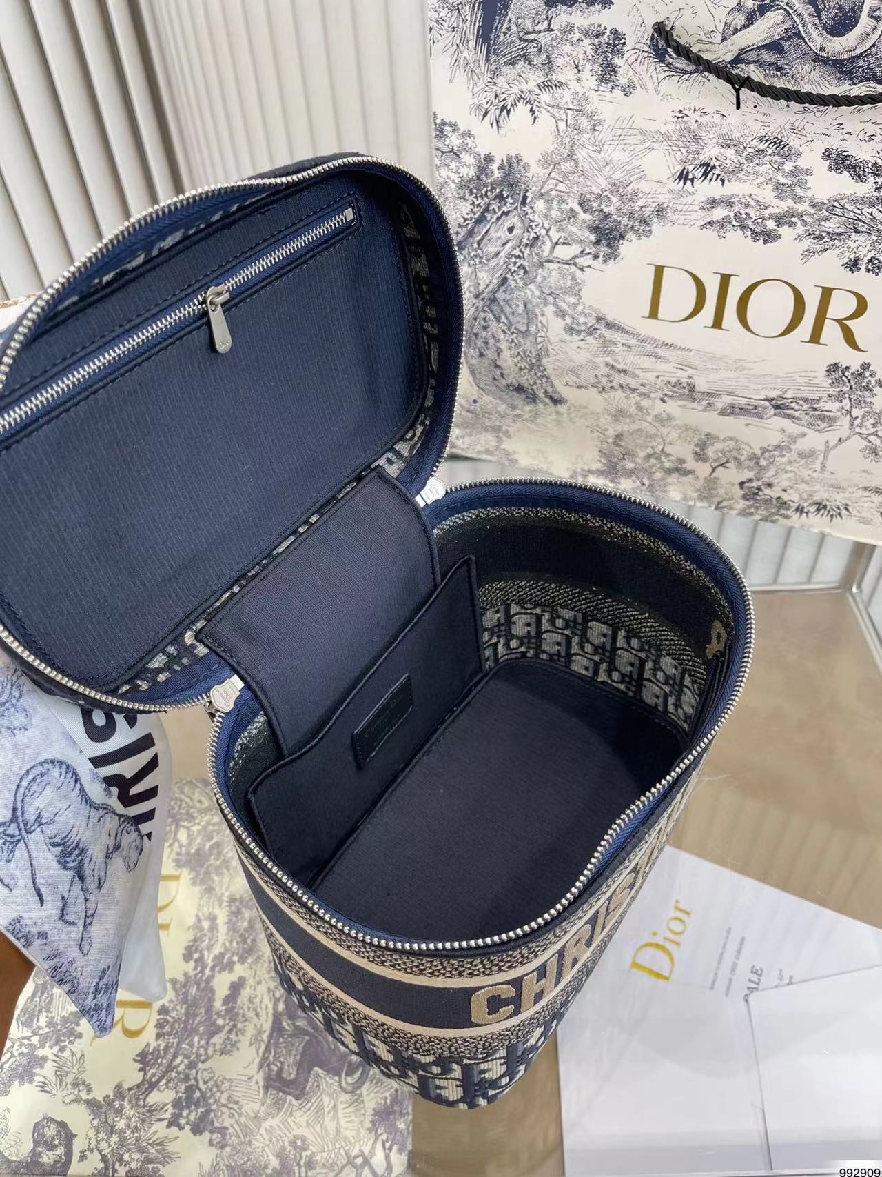 D1OR 高品質収納コスメティックバッグ【50％割引+送料無料】