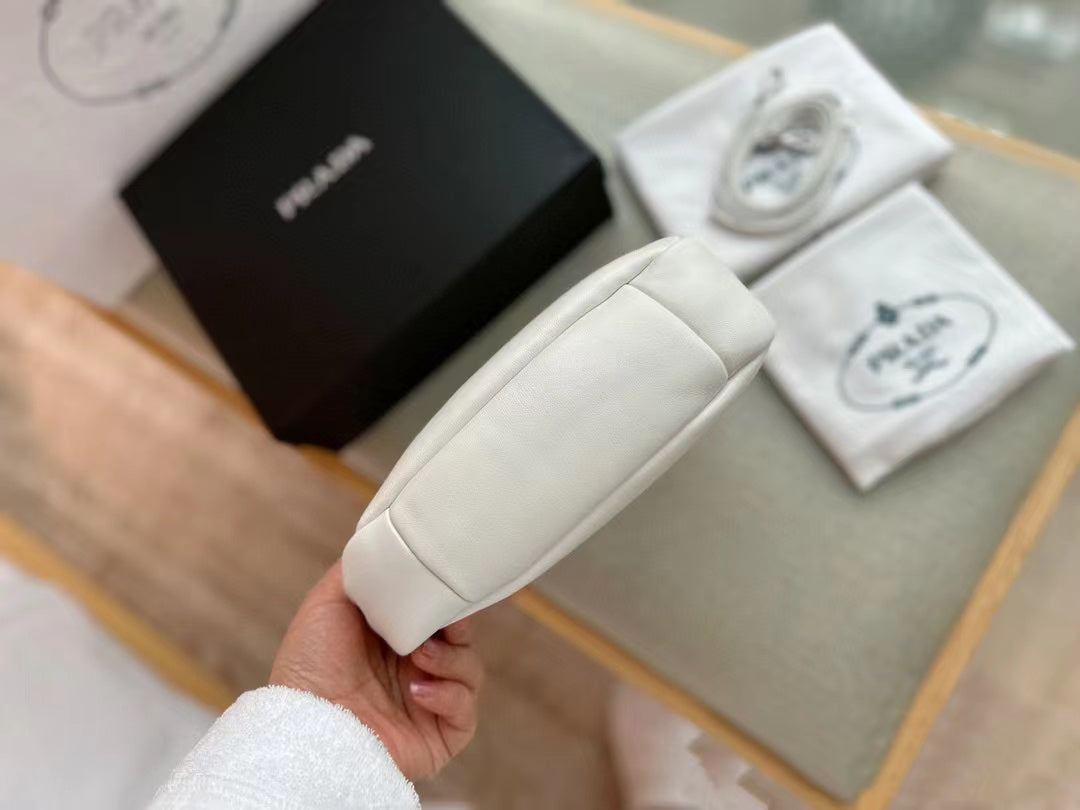 PR4DA 牛革脇下バッグ【50％割引+送料無料】