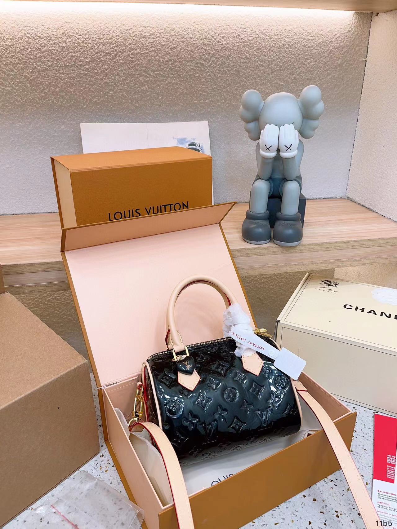 LVパテントハートチャームトートバッグ【50%割引+送料無料】