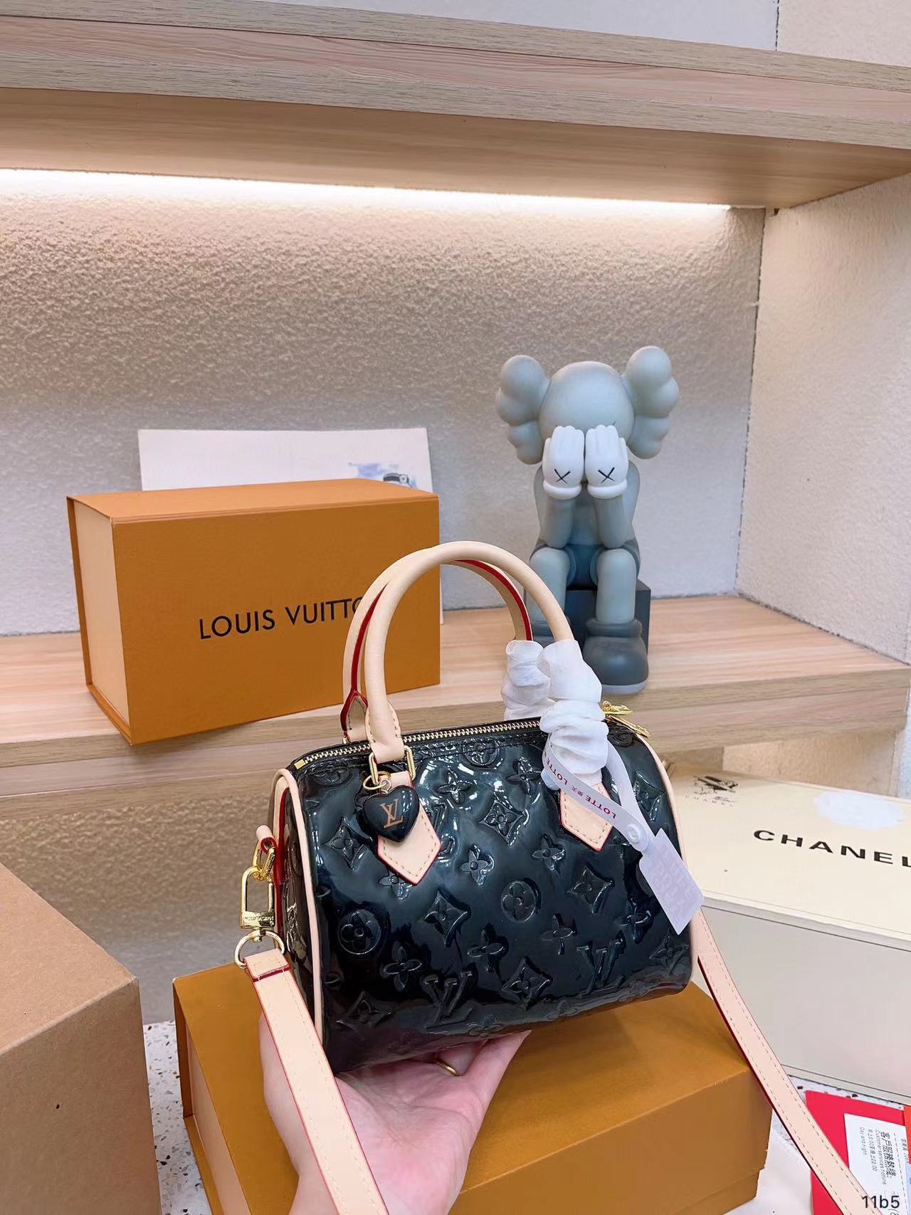 LVパテントハートチャームトートバッグ【50%割引+送料無料】