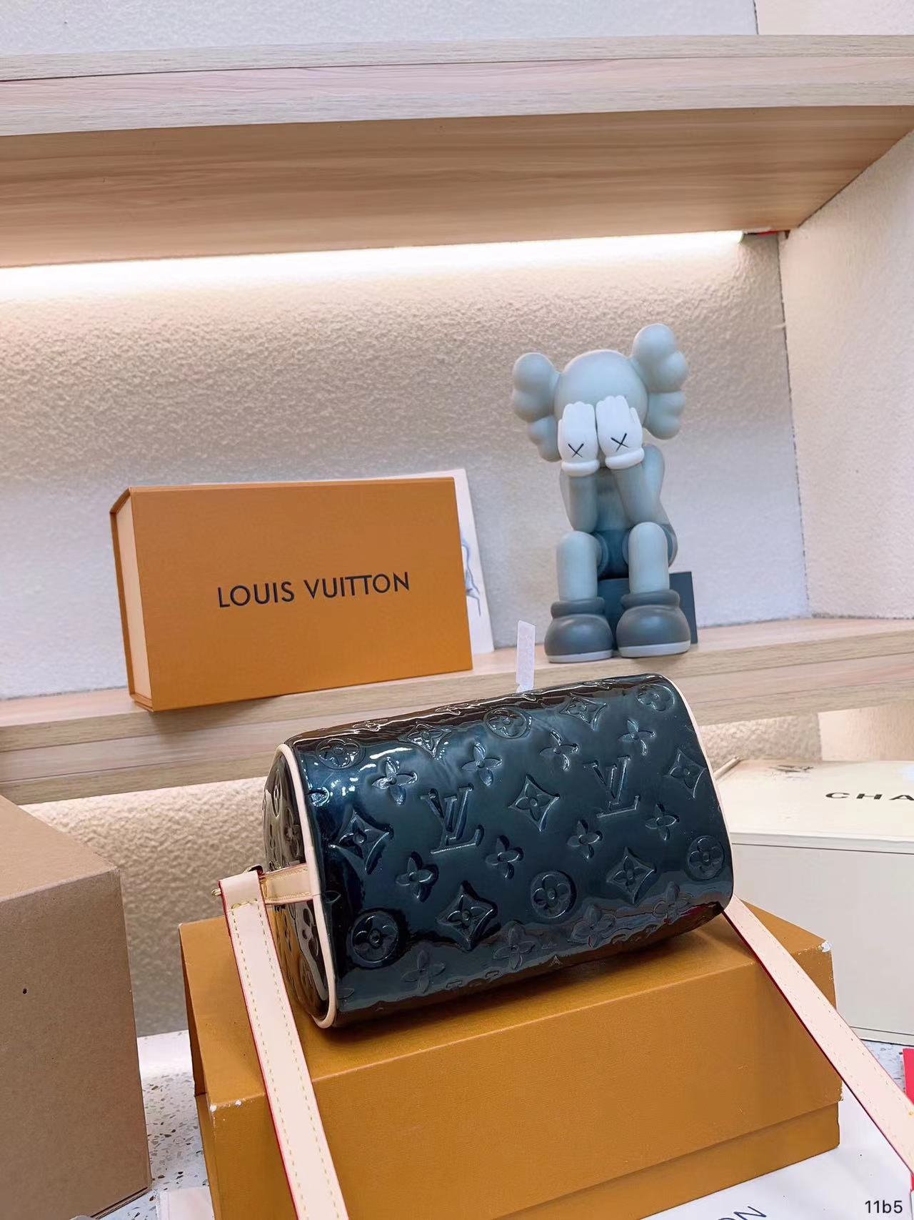 LVパテントハートチャームトートバッグ【50%割引+送料無料】