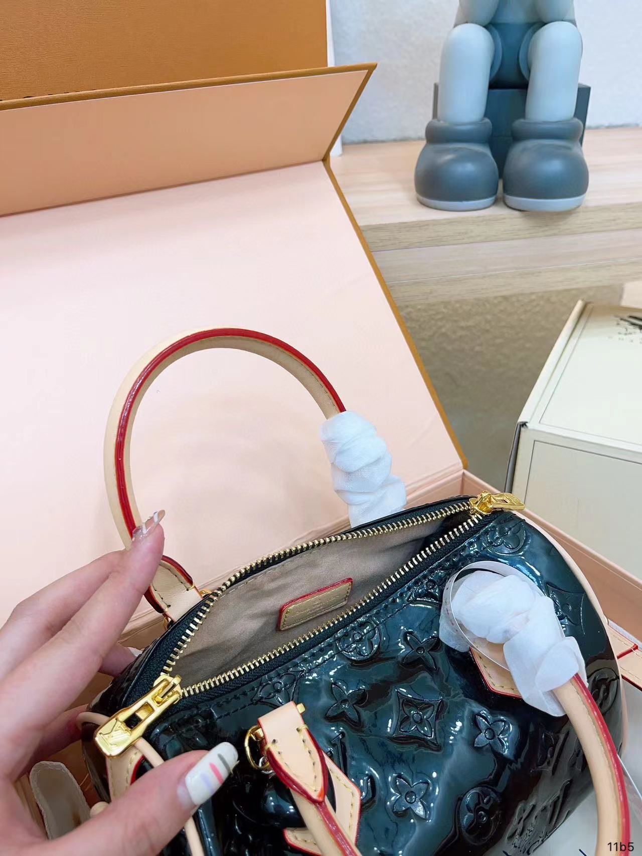 LVパテントハートチャームトートバッグ【50%割引+送料無料】