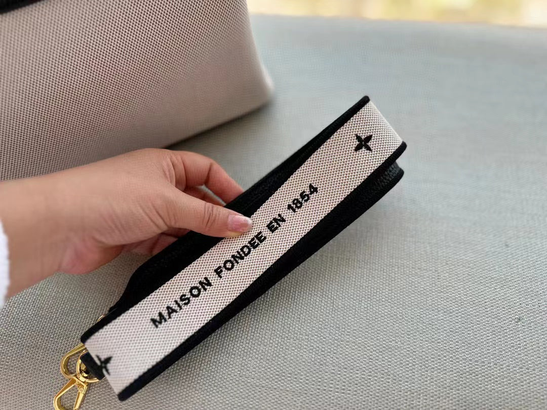 LV Capucines キャンバスショルダーバッグ【50％割引+送料無料】