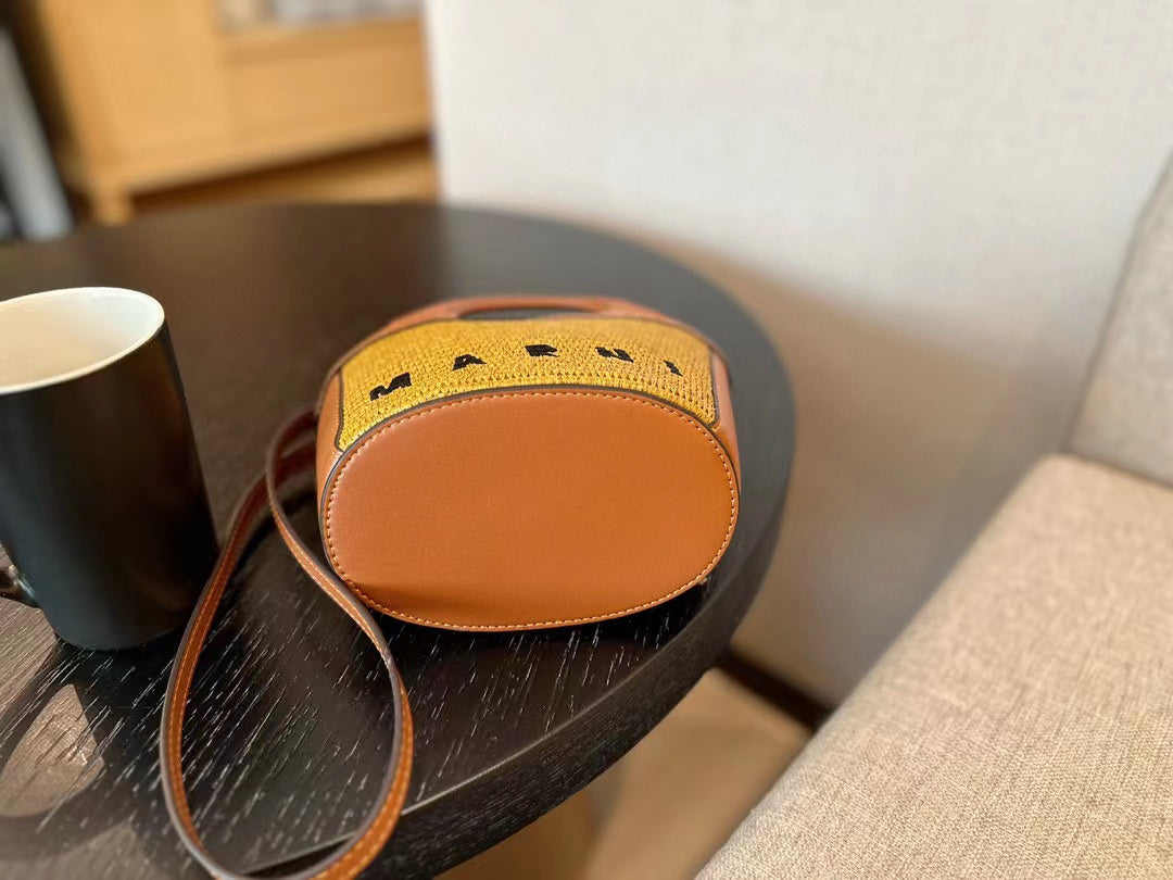 Marni ポータブルショルダーメッセンジャーバッグ【50％割引+送料無料】