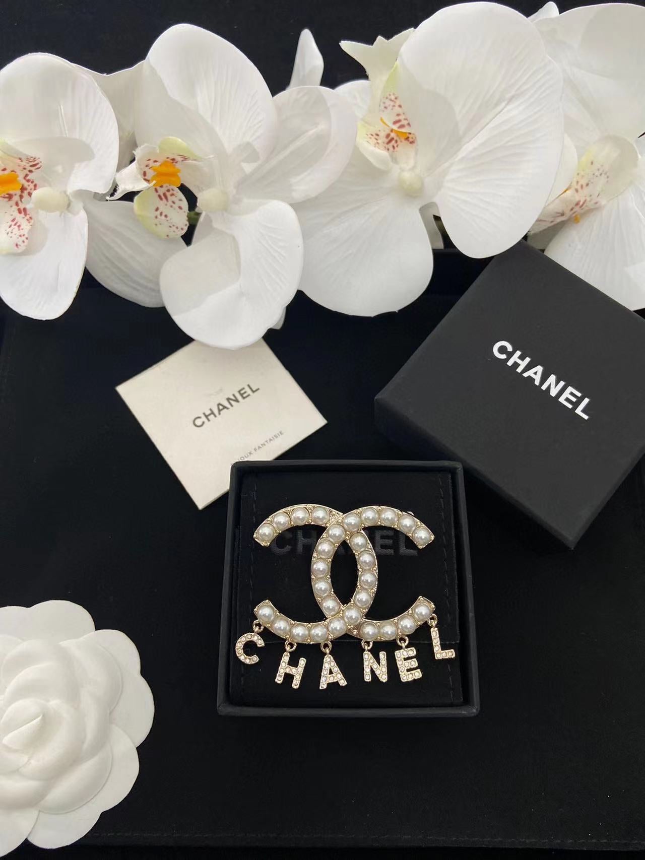 CHANE1 CC パールタッセルブローチ【50％割引+送料無料】