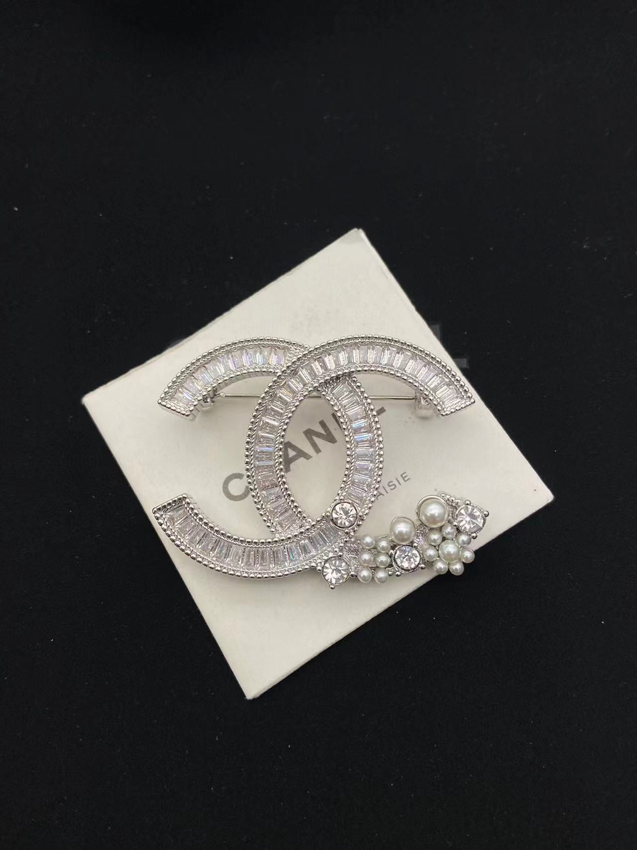 CHANE1 スクエア ダイヤモンド パール ブローチ【 50％割引+送料無料】
