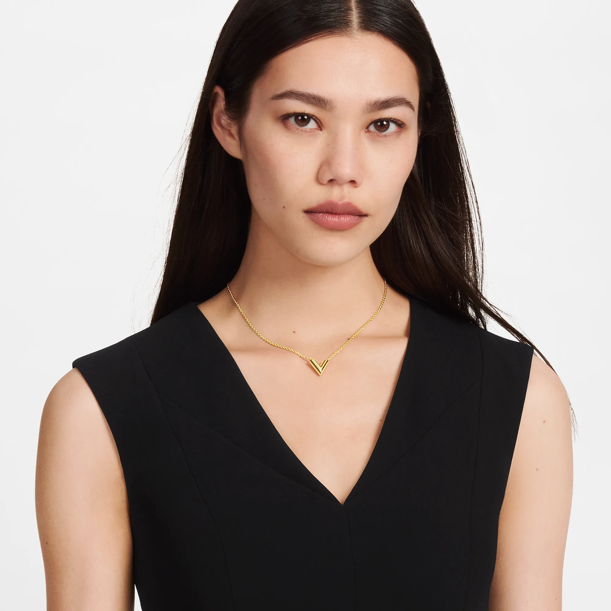 美品 LOUIS VUITTON ヴィトン Vネックレス 箱袋付き LOUIS VUITTON ヴィトン LVロゴ ネックレス 箱袋付 - メルカリ