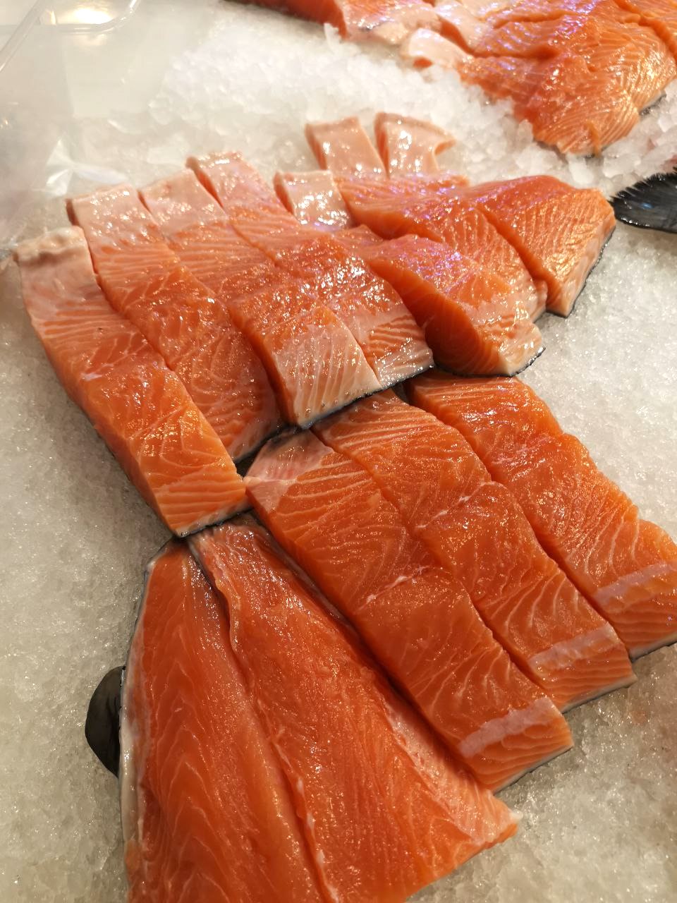 Cuts of Fresh Salmon Fillets that are sustainably sourced