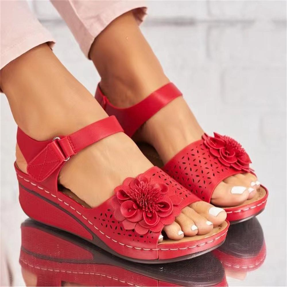 Reemelody New Ladies Hollow Flowers Thick-soled Beach Sandals