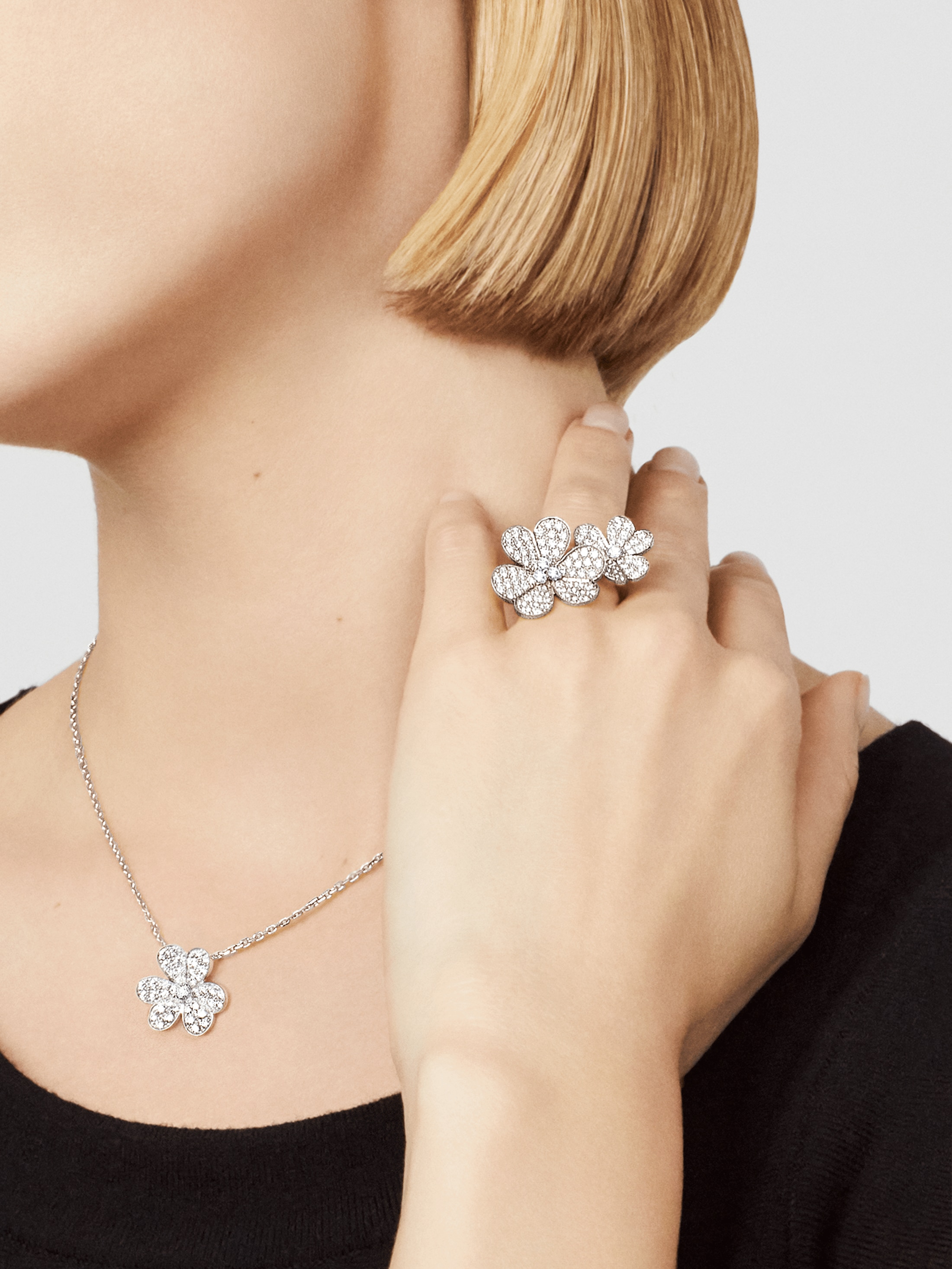 フリヴォル ペンダント、スモールモデル, ホワイトゴールド, ダイヤモンド: 43 石, 0.81 カラット, Worn Alternative, Jewelry Pendent