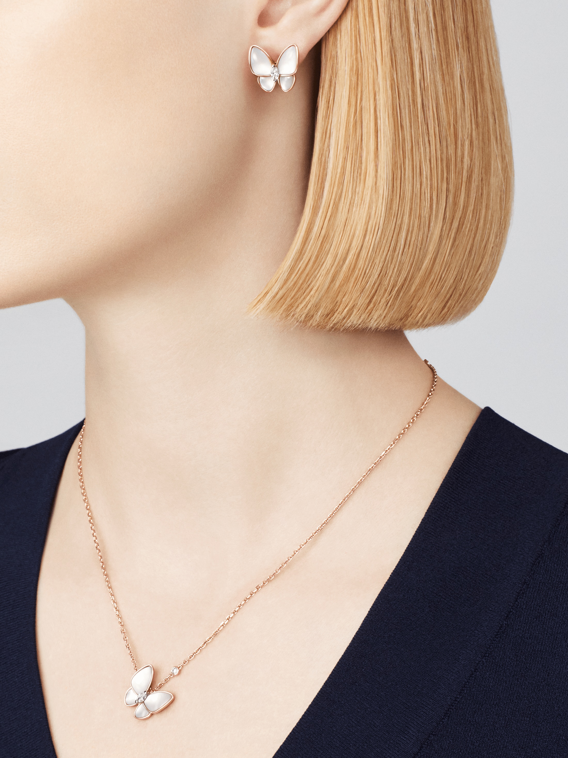 ドゥ パピヨン ペンダント, ローズ ゴールド, ダイヤモンド:  2 石,  0.2 カラット, マザー オブ パール:  4 石, Worn Alternative, Jewelry Pendent