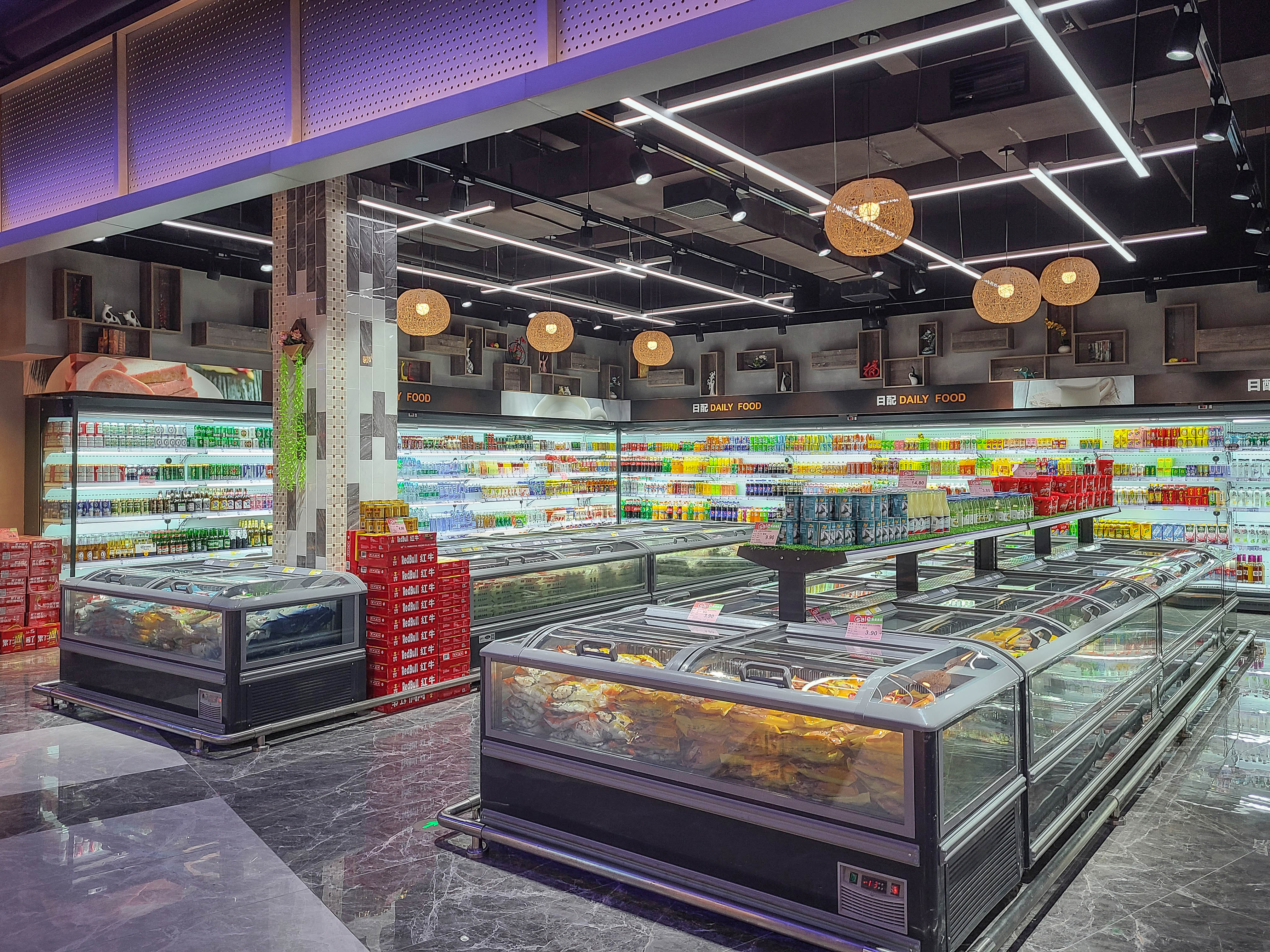 Transparent wide island freezer