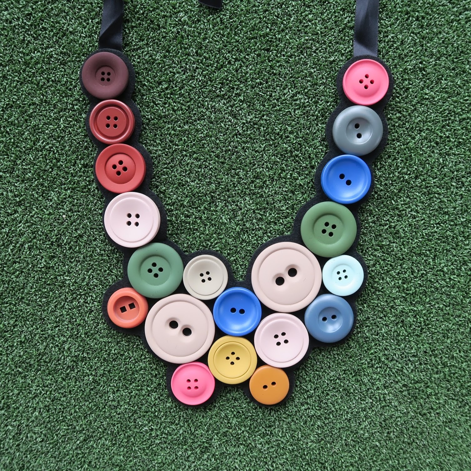 PETER BUTTONS NECKLACE