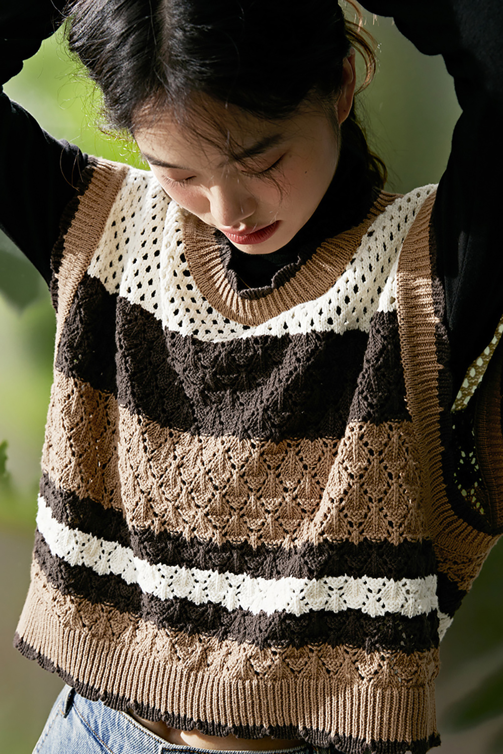 Broad color retro brown knit vest autumn winter 2022 new female outer wear short hollow folded vest