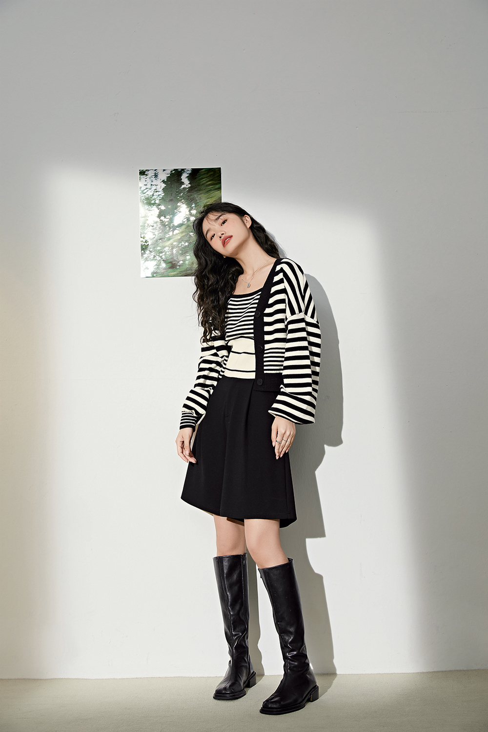 Broad-colored striped knit two-piece set new women's vest and cardigan jacket for autumn/winter 2022