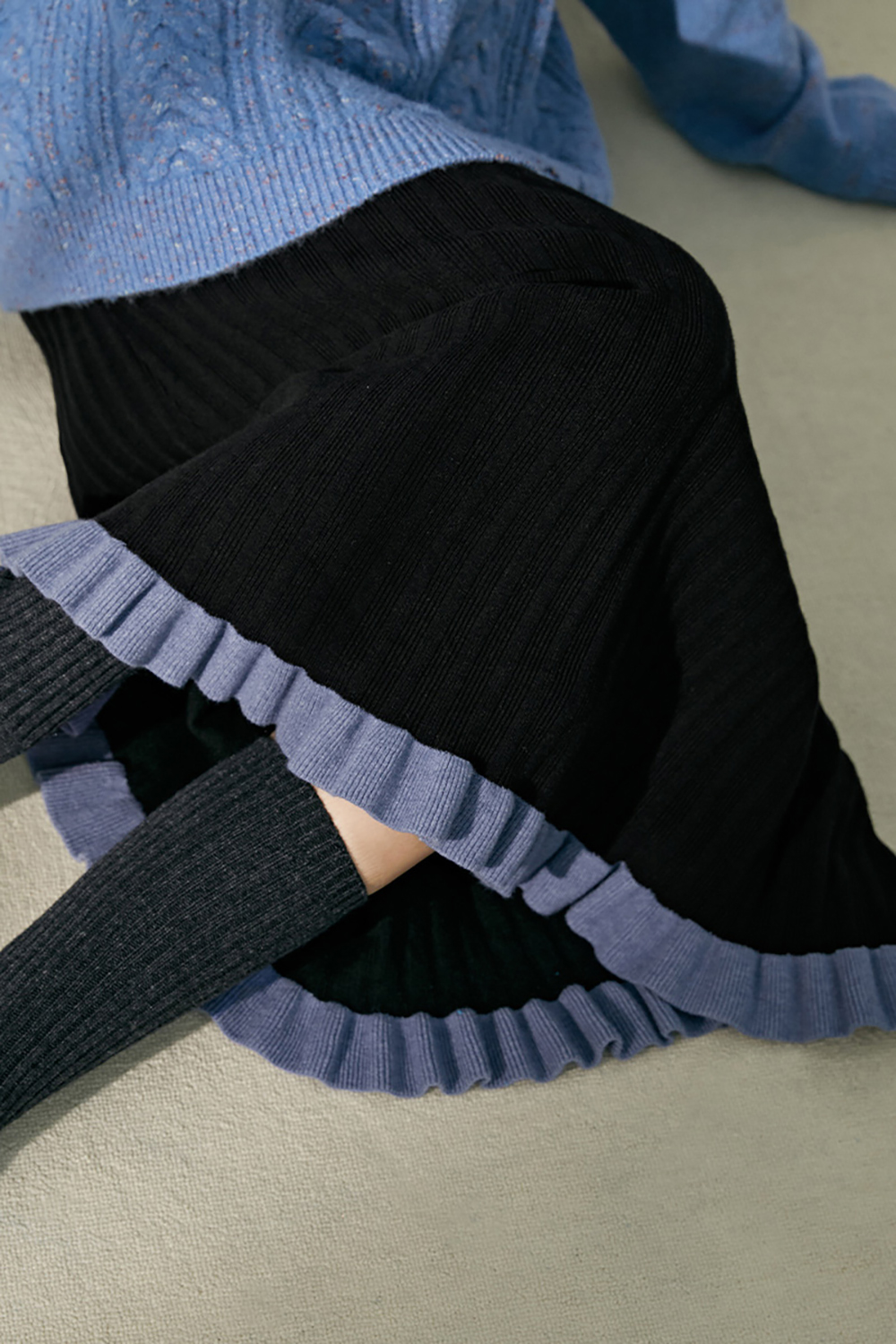 Temperament: elastic waist mid length skirt, autumn and winter new stitched Ruffle Knit Skirt