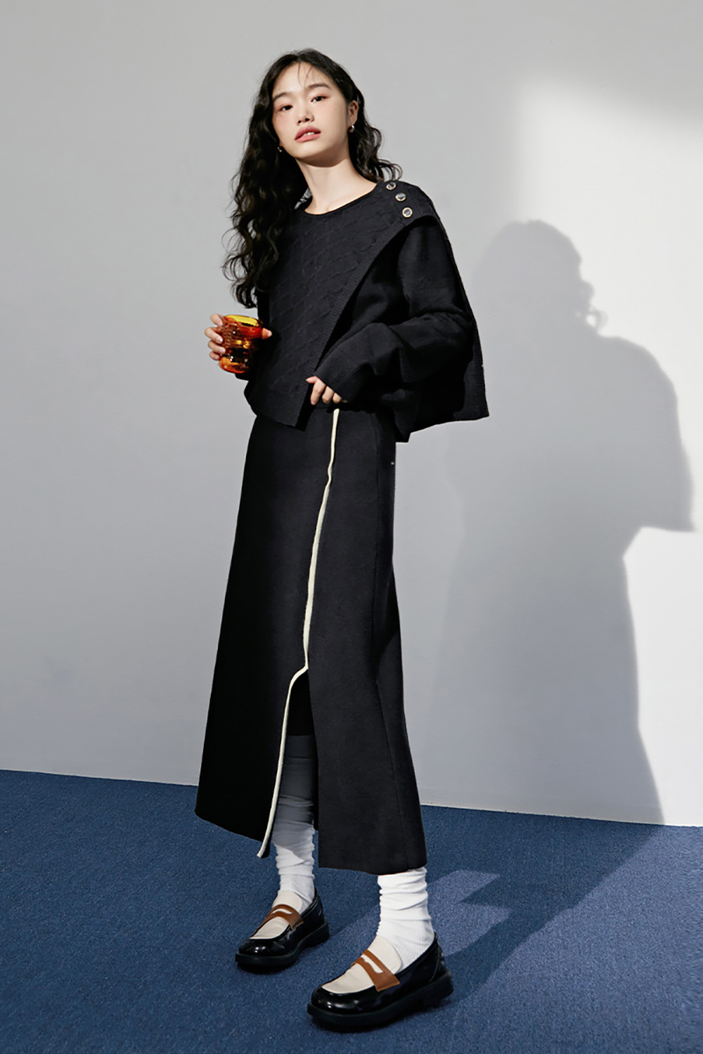 Split black half skirt, autumn and winter design sense, small A-shaped knitted long skirt