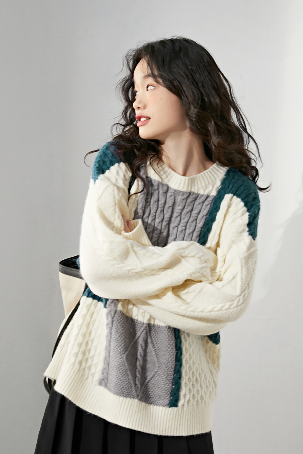 Contrast knit sweater Autumn and winter Relaxed and lazy style