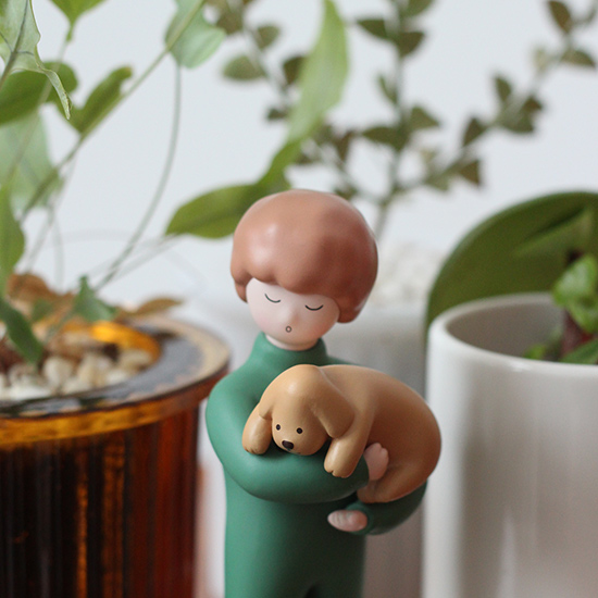 CBB Figure 09 Doggy hug