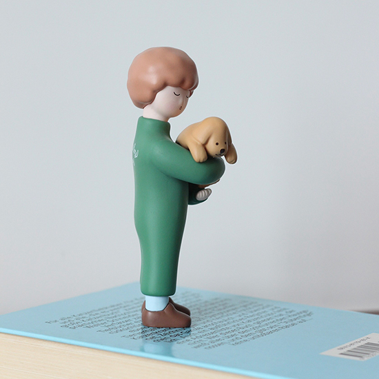 CBB Figure 09 Doggy hug