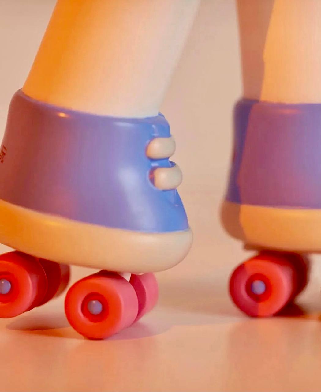 KWONI 170% Roller Skating Girl