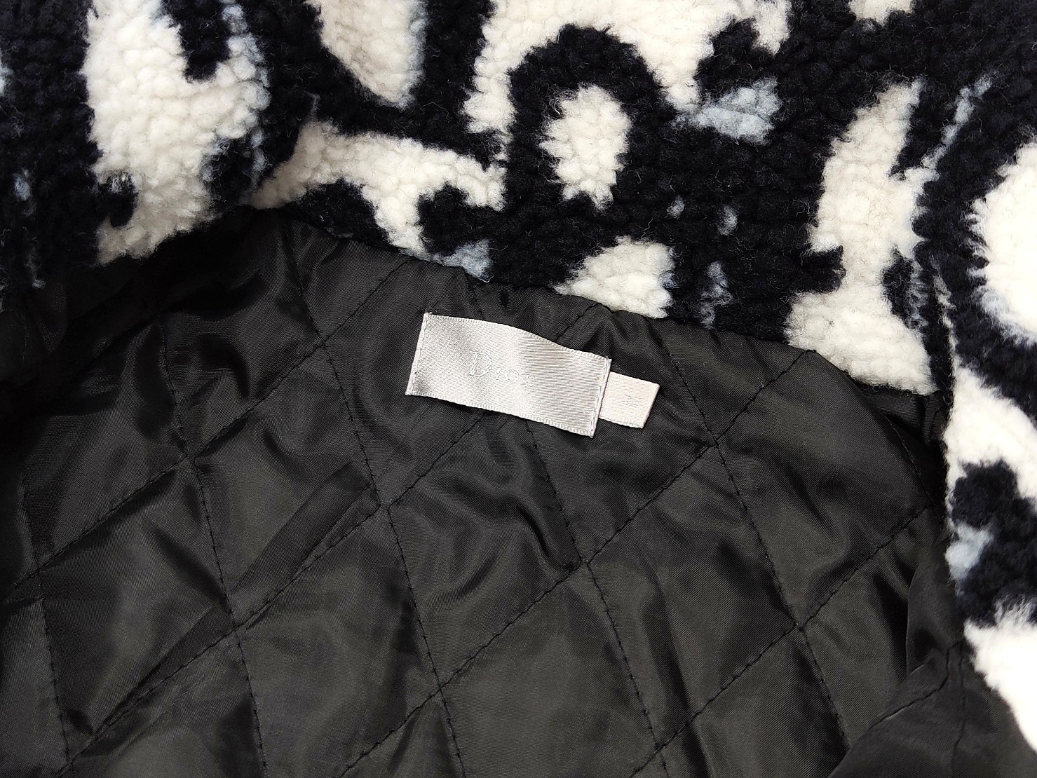 【DIOR】  ディオール  ラムの綿毛のコートご好評に付き再入荷！