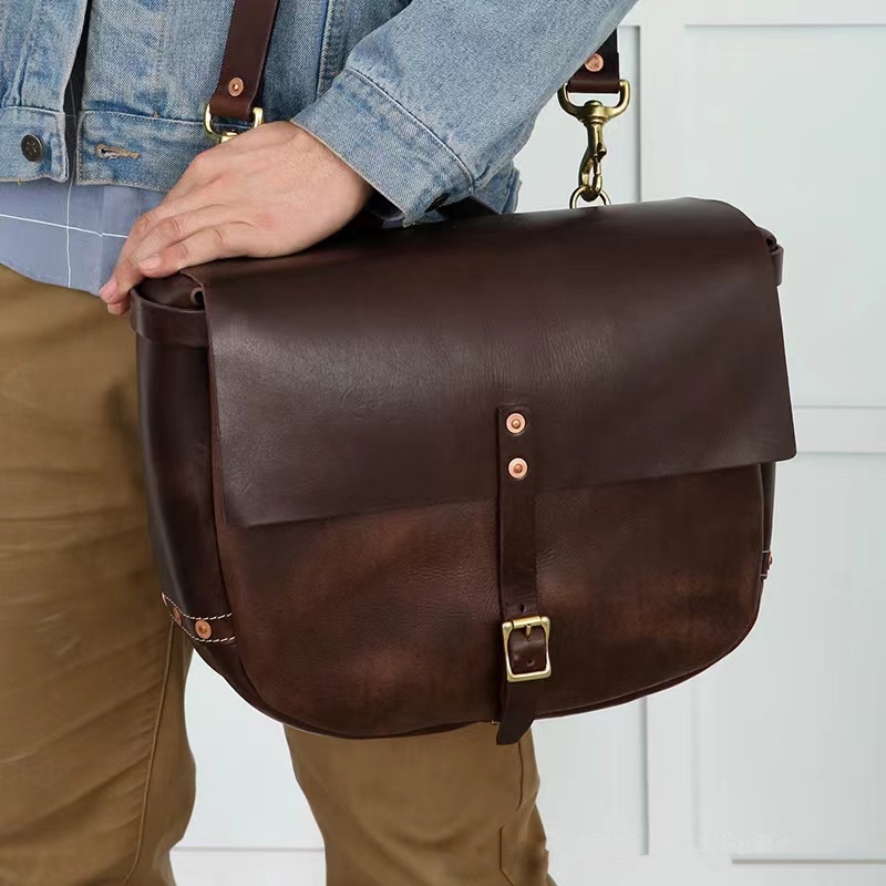 イタリアスモールレザーのワンショルダーバッグ