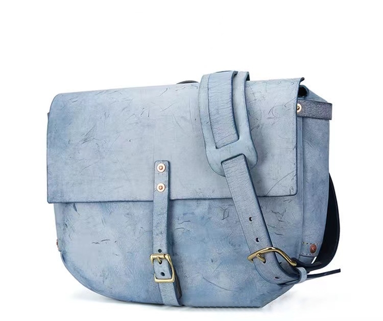 イタリアスモールレザーのワンショルダーバッグ