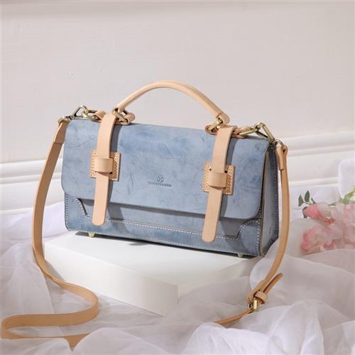 ヴィンテージケンブリッジのショルダーバッグ