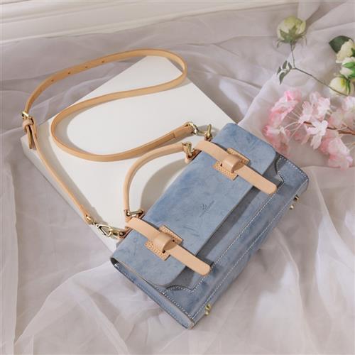 ヴィンテージケンブリッジのショルダーバッグ