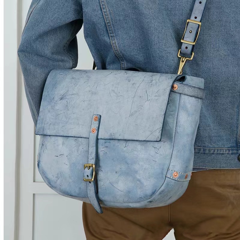 イタリアスモールレザーのワンショルダーバッグ