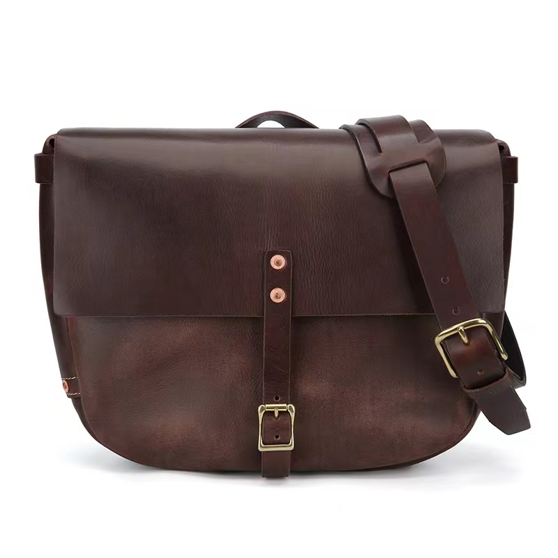 イタリアスモールレザーのワンショルダーバッグ