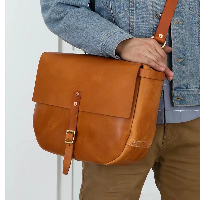 イタリアスモールレザーのワンショルダーバッグ