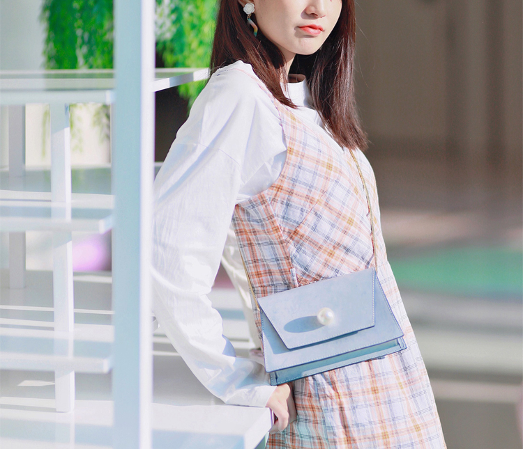 バッグを斜めがけにするワンショルダーバッグ