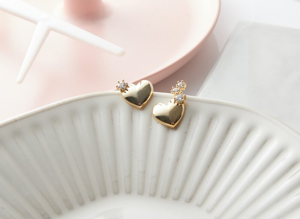 Lovely Heart Earrings with Beautiful Zircon Stones 