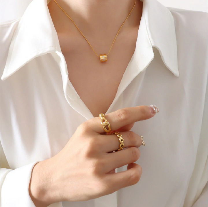 European Style Versatile Exquisite Cylindrical Necklace With Paved High-Grade Zircons