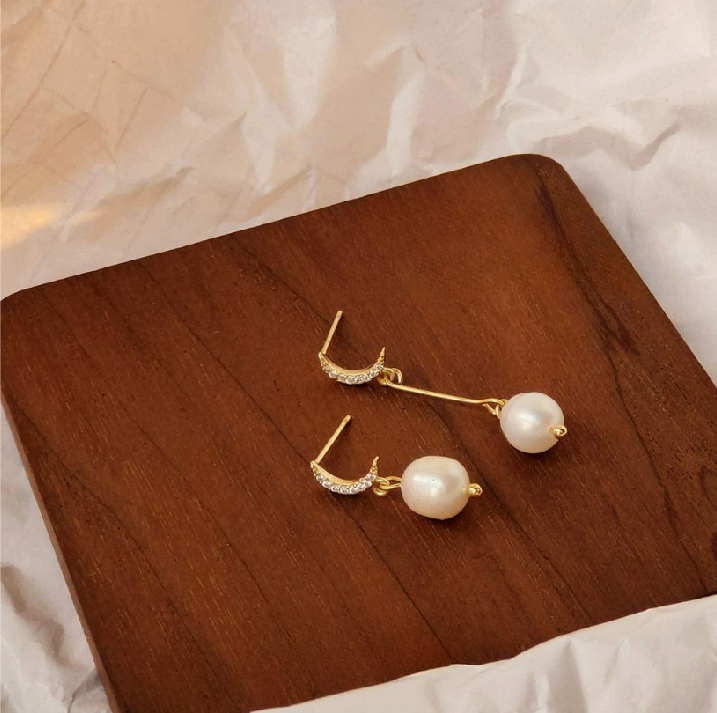 Dreamy Asymmetrical Micro-Encrusted Zircon Earrings With Fresh Water Pearl & 925 Earrings Post