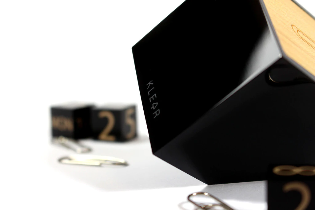 Gravity Clip Calendar