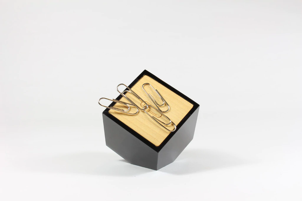 Gravity Clip Calendar